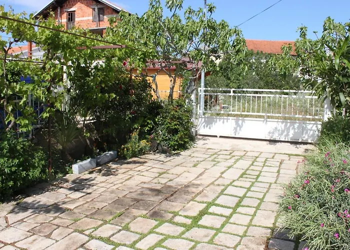 With Parking Space - 927 Vodice