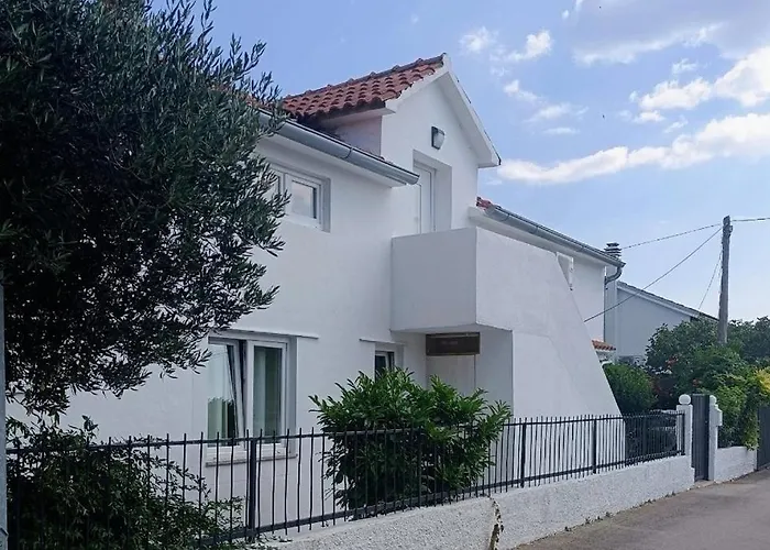 With Parking Space - 927 וודיצה